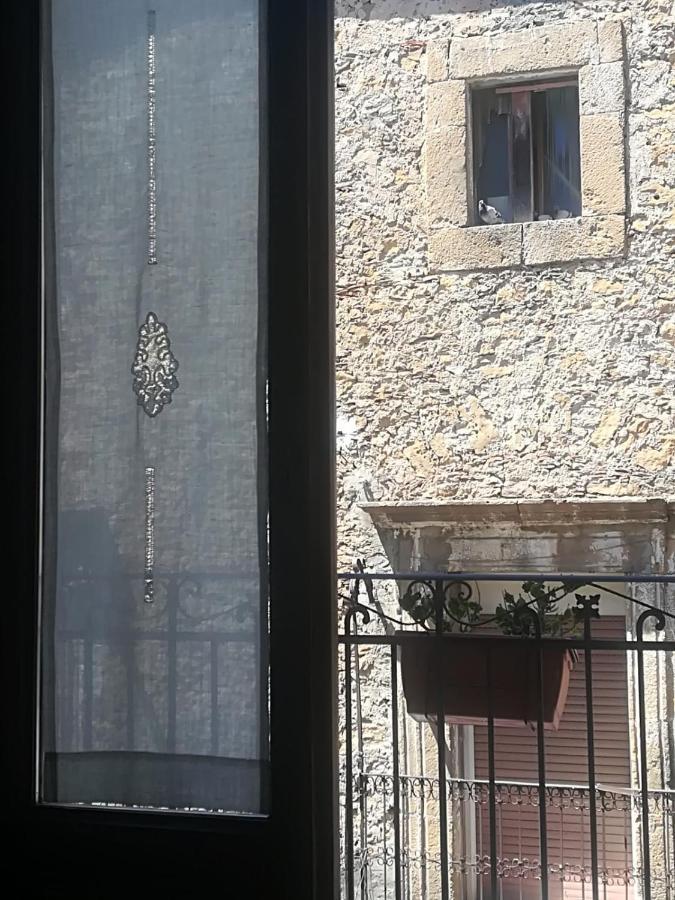 B&B L'Angolo Sulla Piazza Mirabella Imbaccari Exterior foto